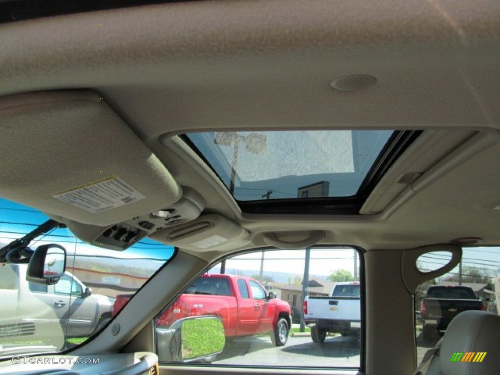 2003 Suburban 2500 LT 4x4 - Light Pewter Metallic / Tan/Neutral photo #19