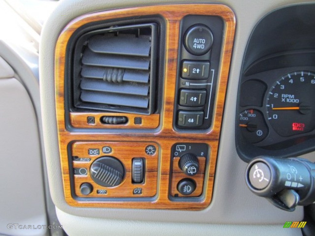 2003 Chevrolet Suburban 2500 LT 4x4 Controls Photo #62882789