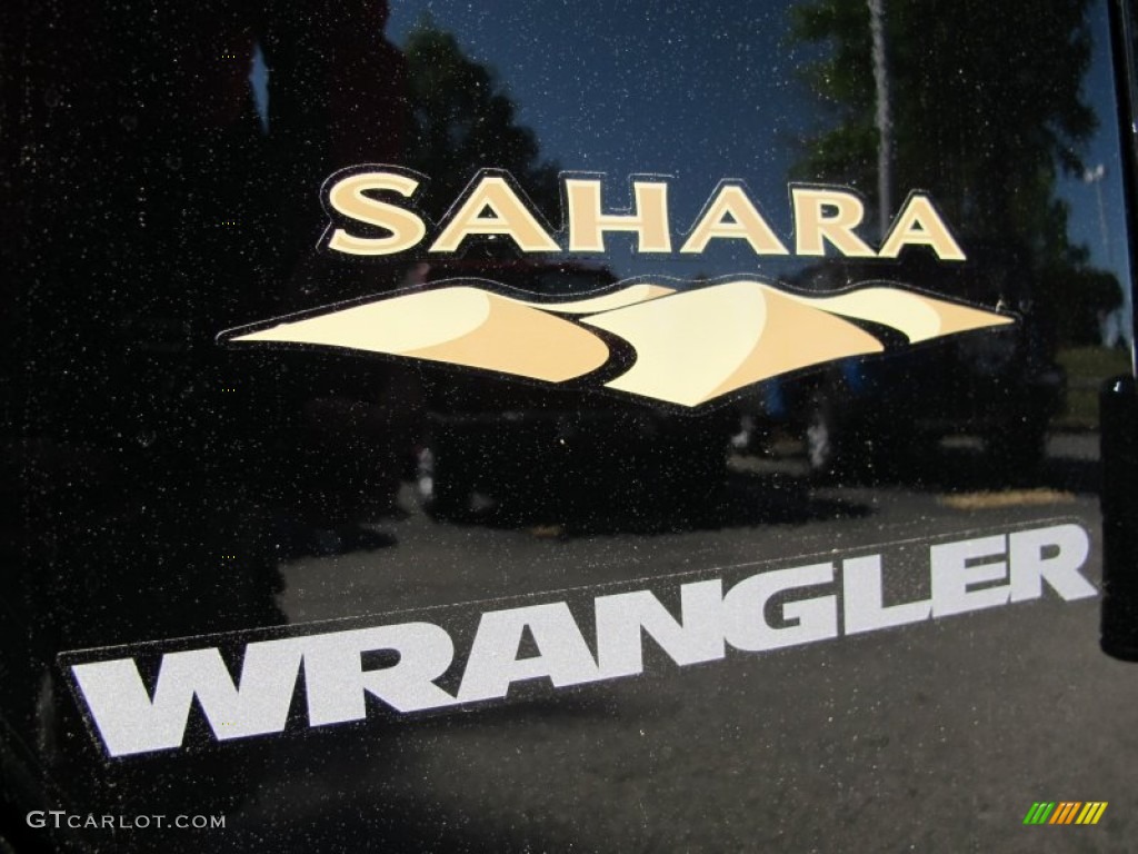 2012 Wrangler Sahara 4x4 - Black / Black photo #6