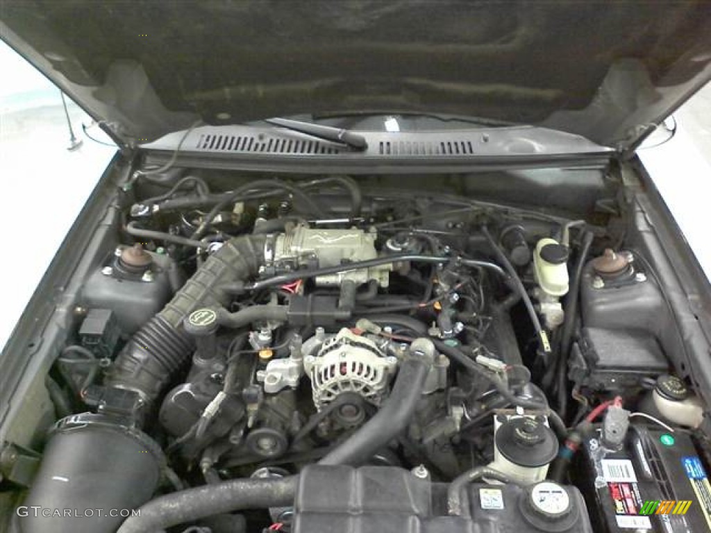 2001 Ford Mustang GT Coupe 4.6 Liter SOHC 16-Valve V8 Engine Photo #62886056