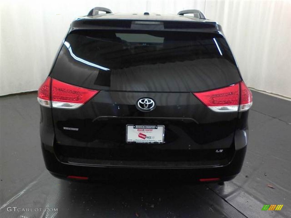 2012 Sienna LE - Black / Light Gray photo #3