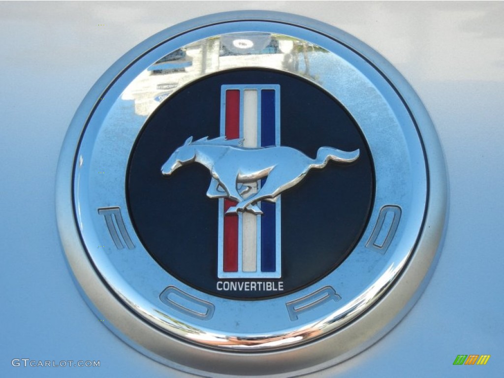 2011 Ford Mustang V6 Convertible Marks and Logos Photos