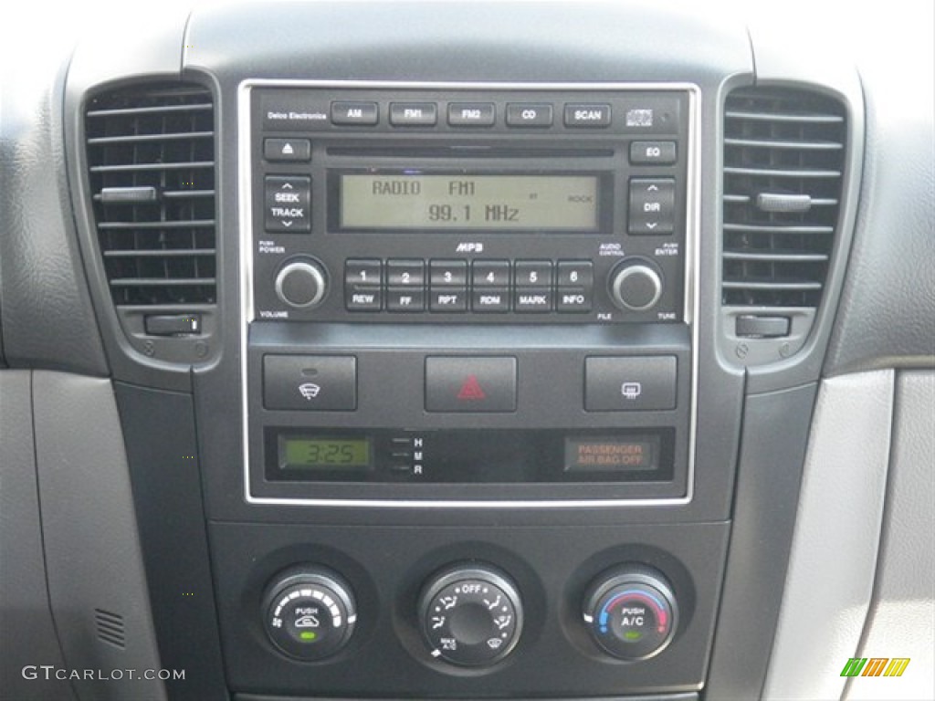 2009 Kia Sorento LX Controls Photo #62901817