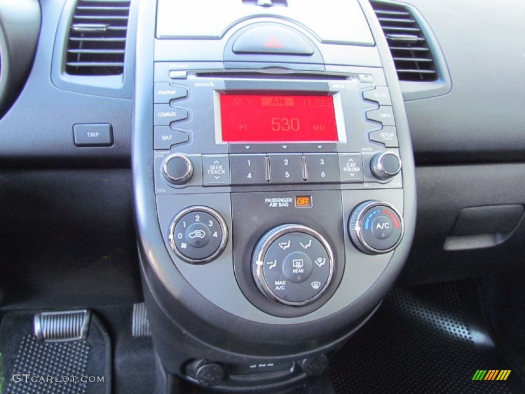 2010 Kia Soul + Controls Photo #62906798