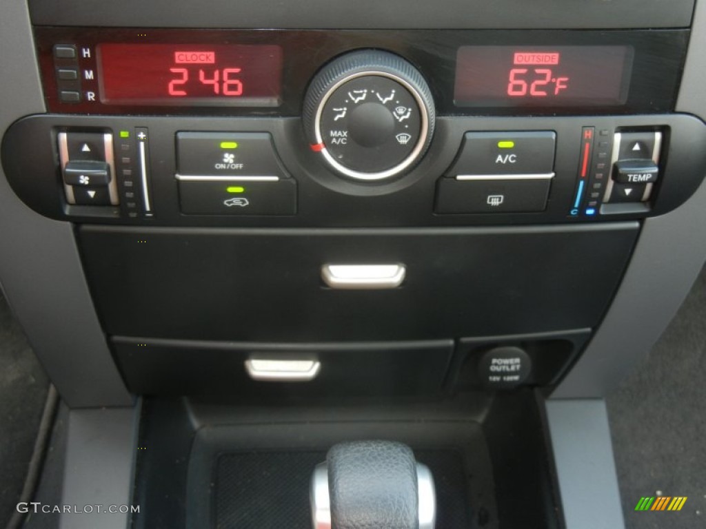 2009 Kia Borrego LX V6 Controls Photo #62909909