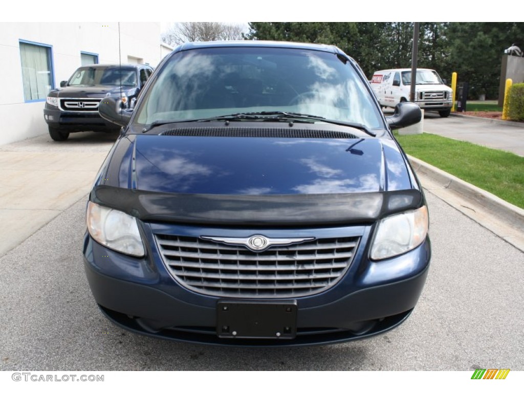 2002 Voyager  - Patriot Blue Pearl / Taupe photo #2