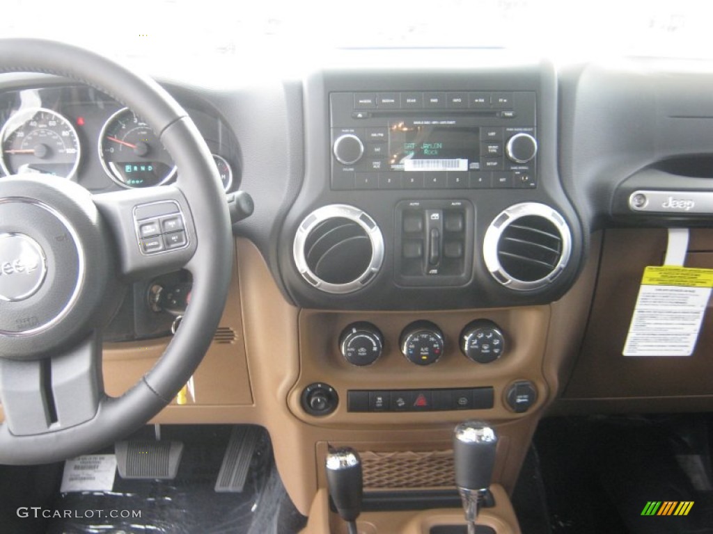 2012 Wrangler Unlimited Sahara 4x4 - Bright White / Black/Dark Saddle photo #9