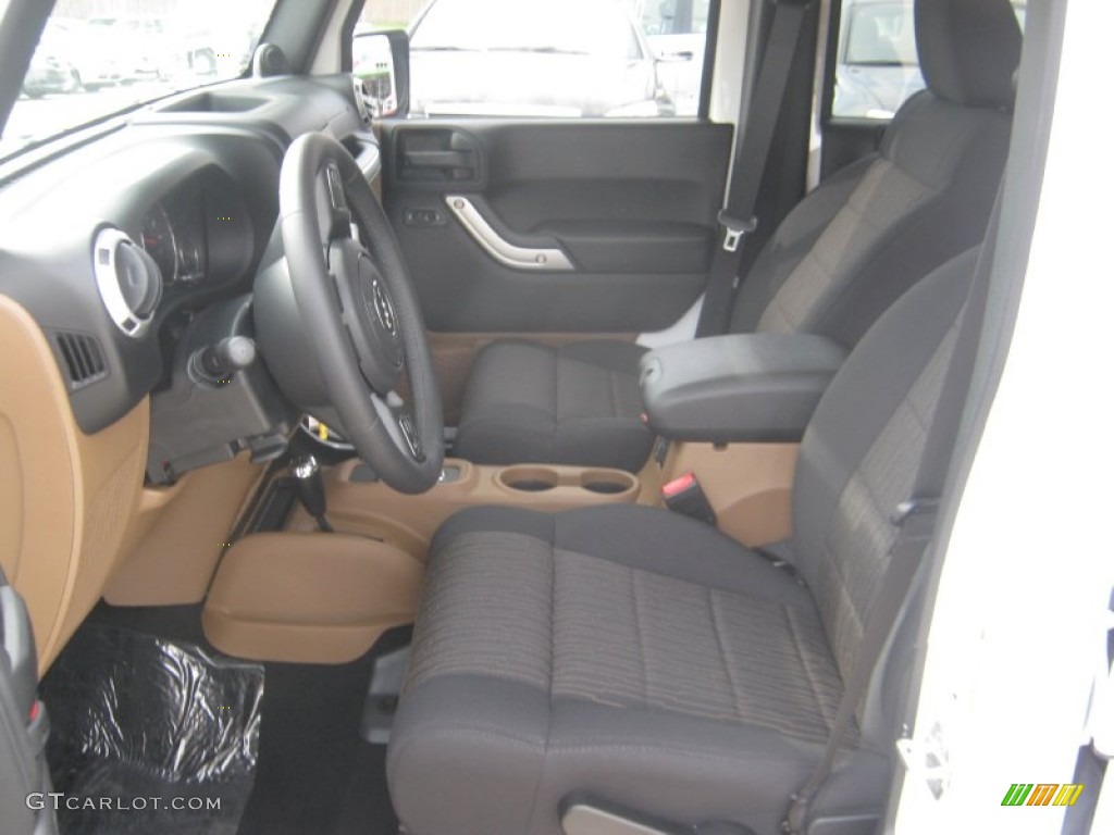 2012 Wrangler Unlimited Sahara 4x4 - Bright White / Black/Dark Saddle photo #13