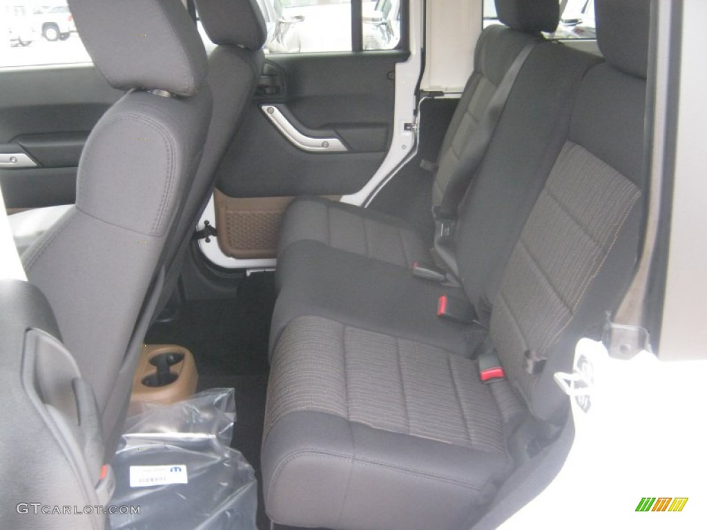 2012 Wrangler Unlimited Sahara 4x4 - Bright White / Black/Dark Saddle photo #14