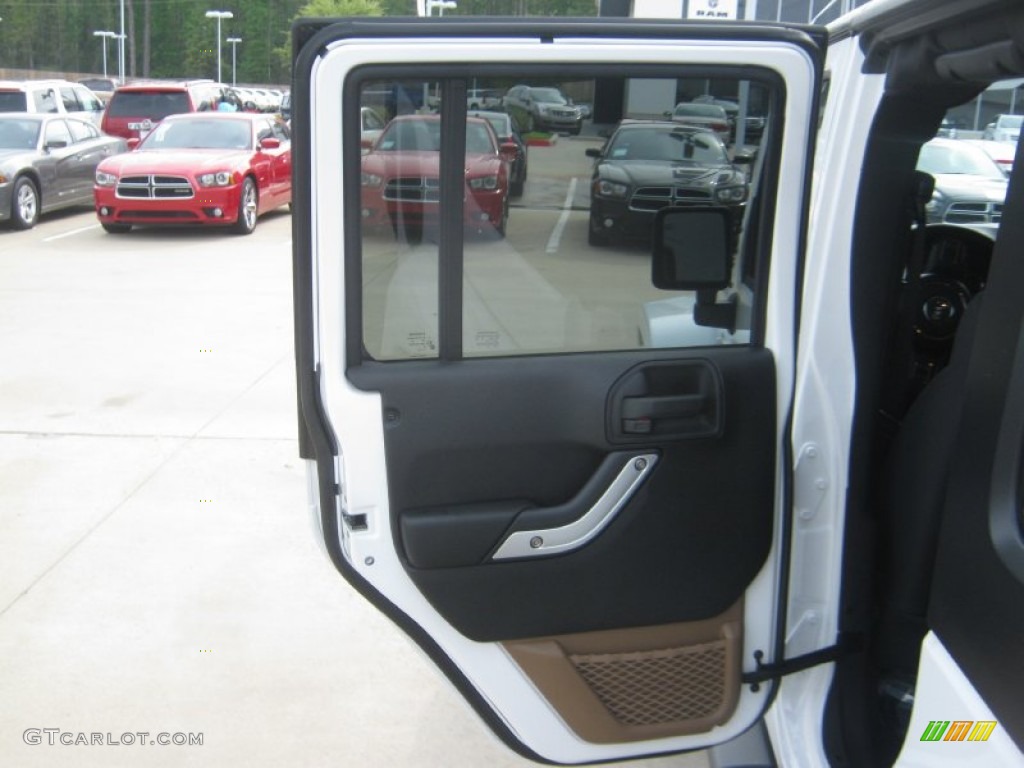 2012 Wrangler Unlimited Sahara 4x4 - Bright White / Black/Dark Saddle photo #16