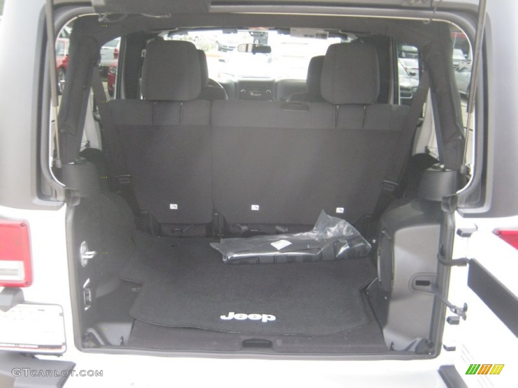 2012 Wrangler Unlimited Sahara 4x4 - Bright White / Black/Dark Saddle photo #17