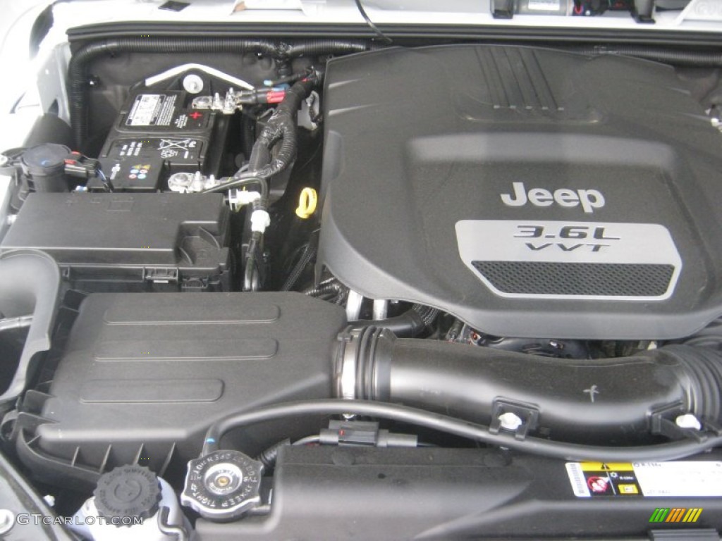 2012 Wrangler Unlimited Sahara 4x4 - Bright White / Black/Dark Saddle photo #20