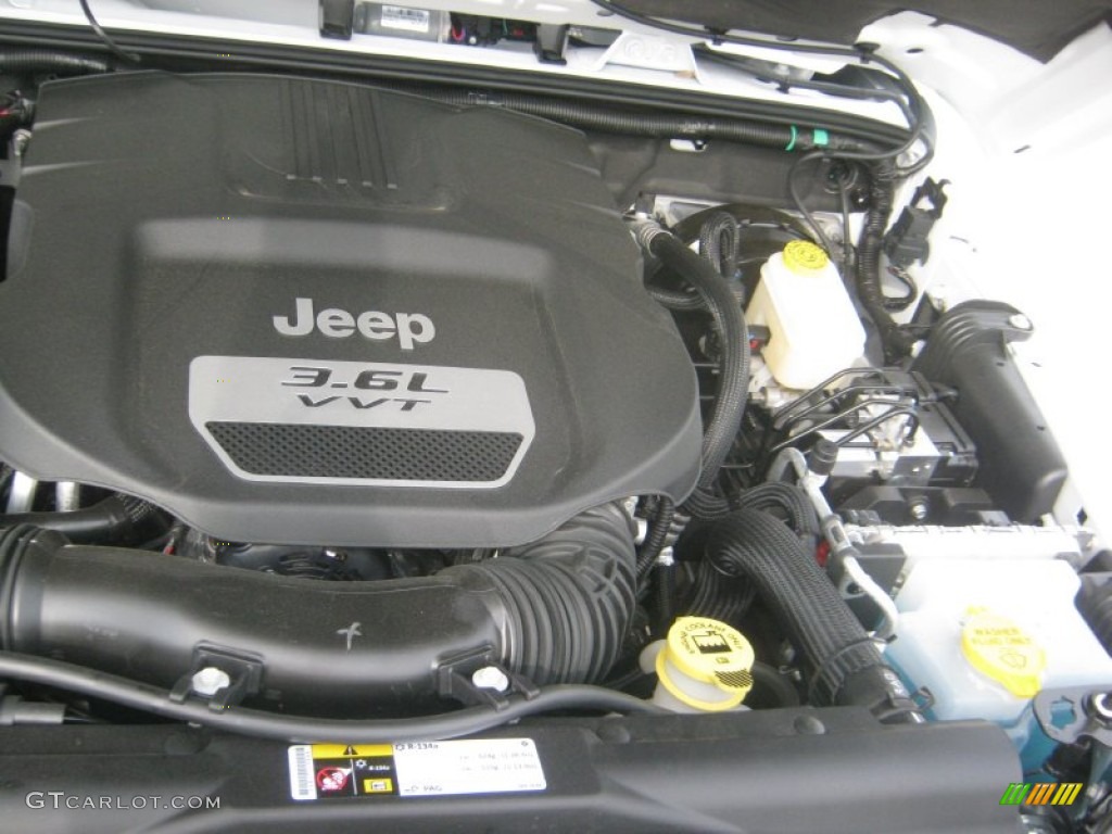 2012 Wrangler Unlimited Sahara 4x4 - Bright White / Black/Dark Saddle photo #21