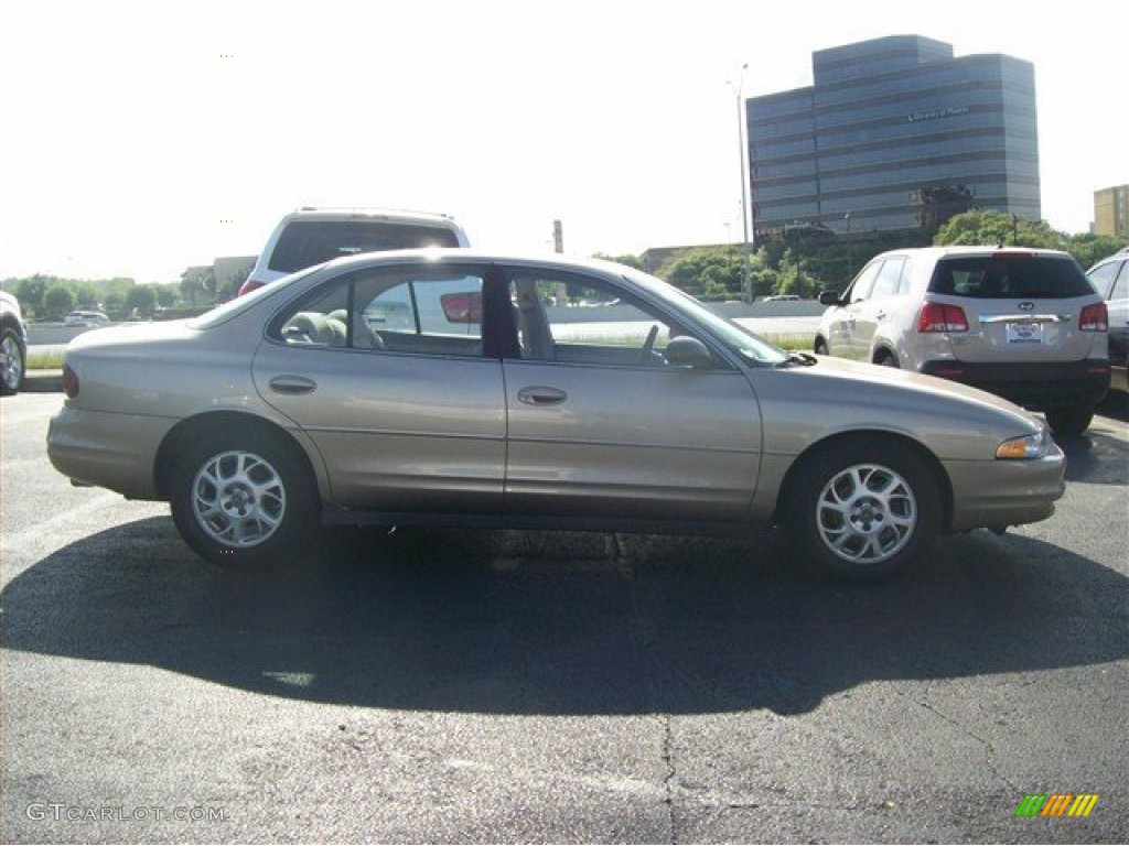 2000 Intrigue GX - Sandstone Metallic / Neutral photo #2