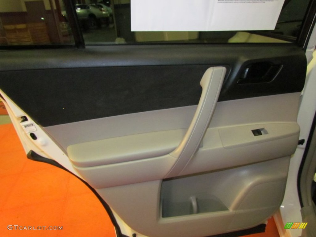 2009 Highlander V6 4WD - Blizzard White Pearl / Ash photo #10