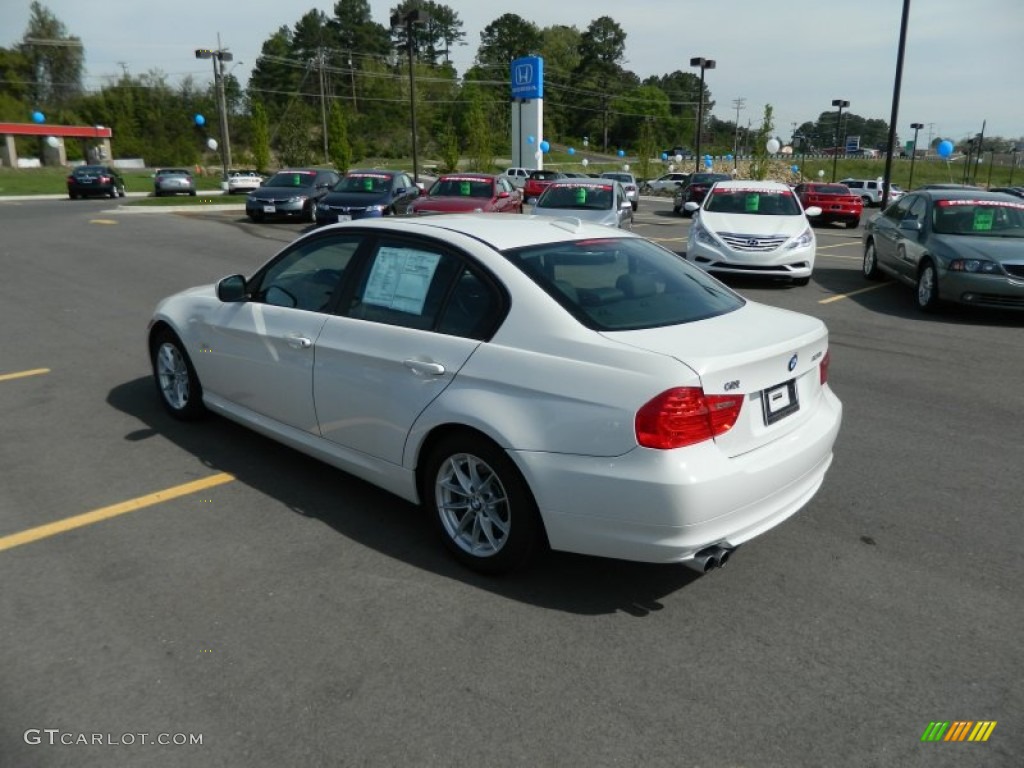 2010 3 Series 328i Sedan - Alpine White / Black photo #3