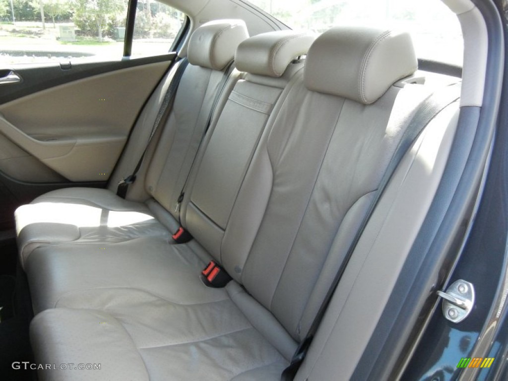 2006 Volkswagen Passat 3.6 Sedan Rear Seat Photos