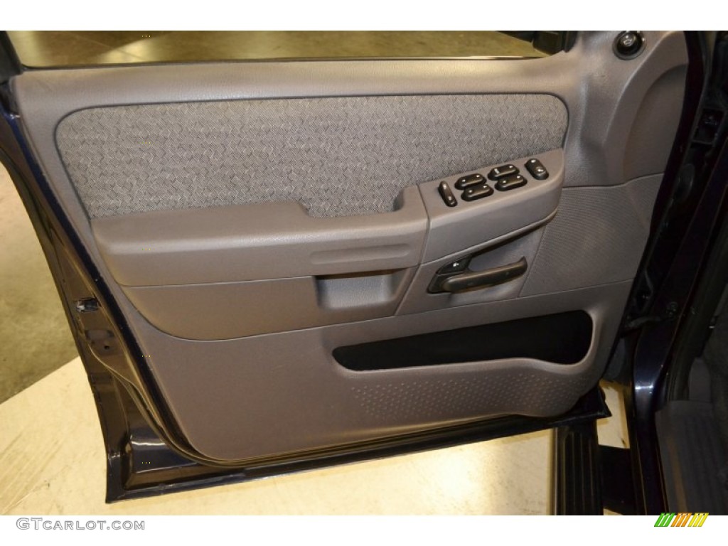 2002 Explorer XLS - Black Clearcoat / Graphite photo #14