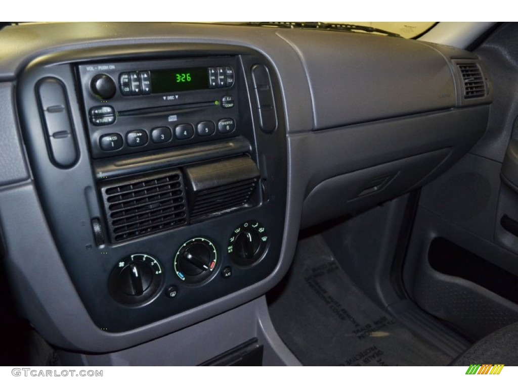 2002 Explorer XLS - Black Clearcoat / Graphite photo #21
