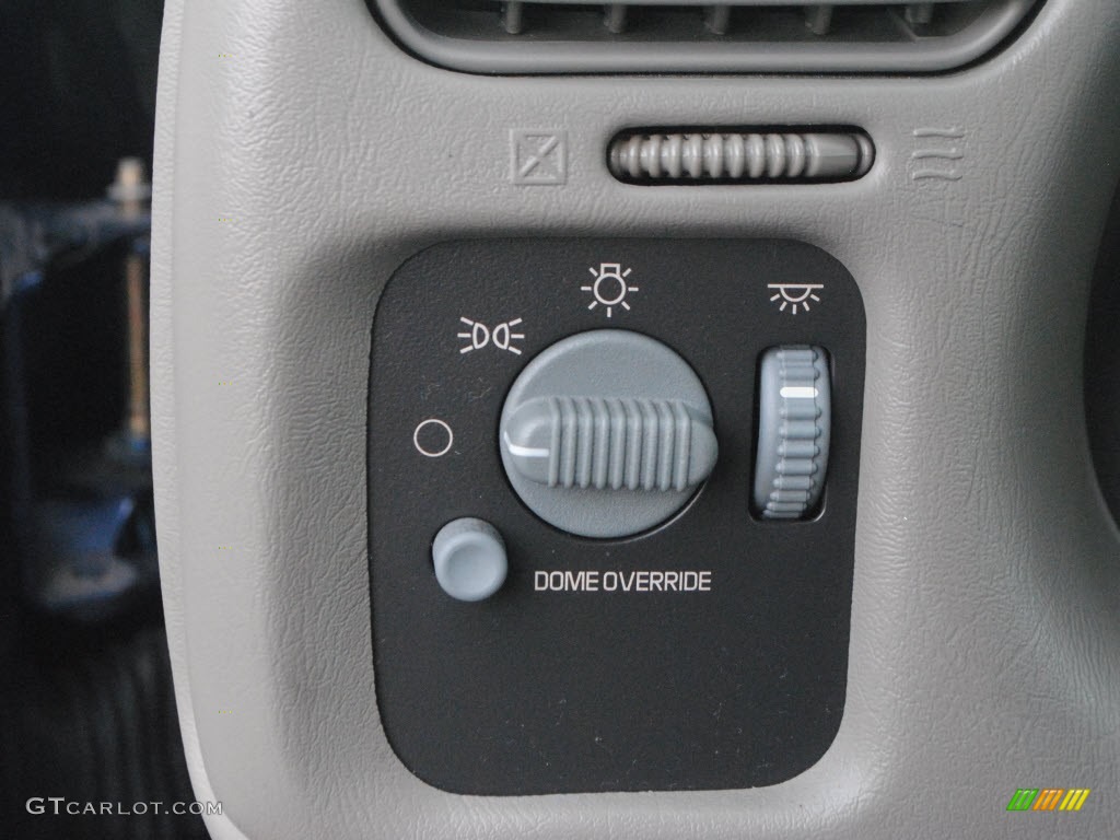 2004 Chevrolet Blazer LS Controls Photo #62950658