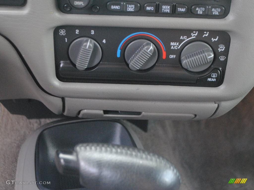 2004 Chevrolet Blazer LS Controls Photo #62950700