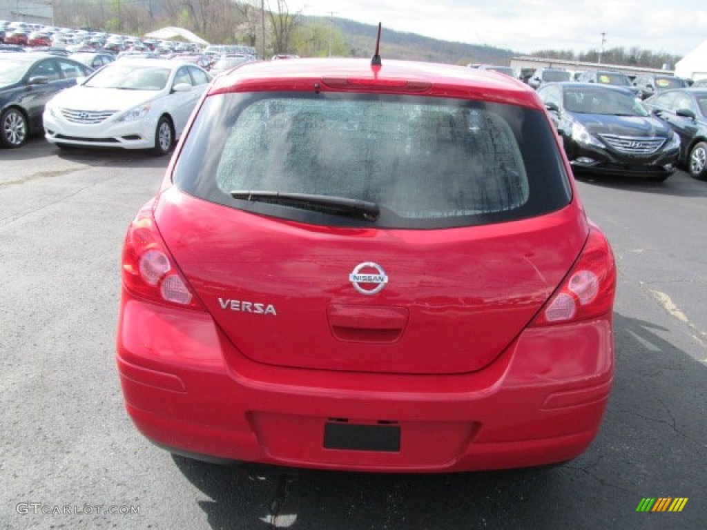 2008 Versa 1.8 S Hatchback - Red Alert / Charcoal photo #8