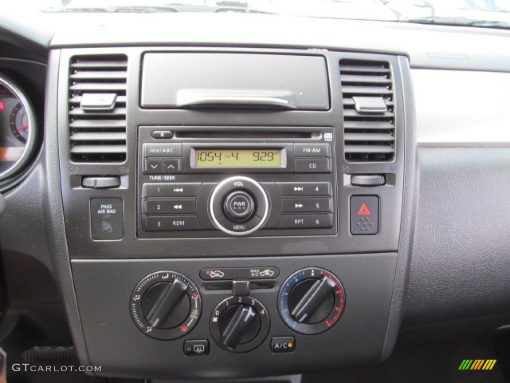 2008 Versa 1.8 S Hatchback - Red Alert / Charcoal photo #17