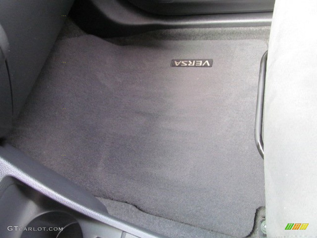 2008 Versa 1.8 S Hatchback - Red Alert / Charcoal photo #18