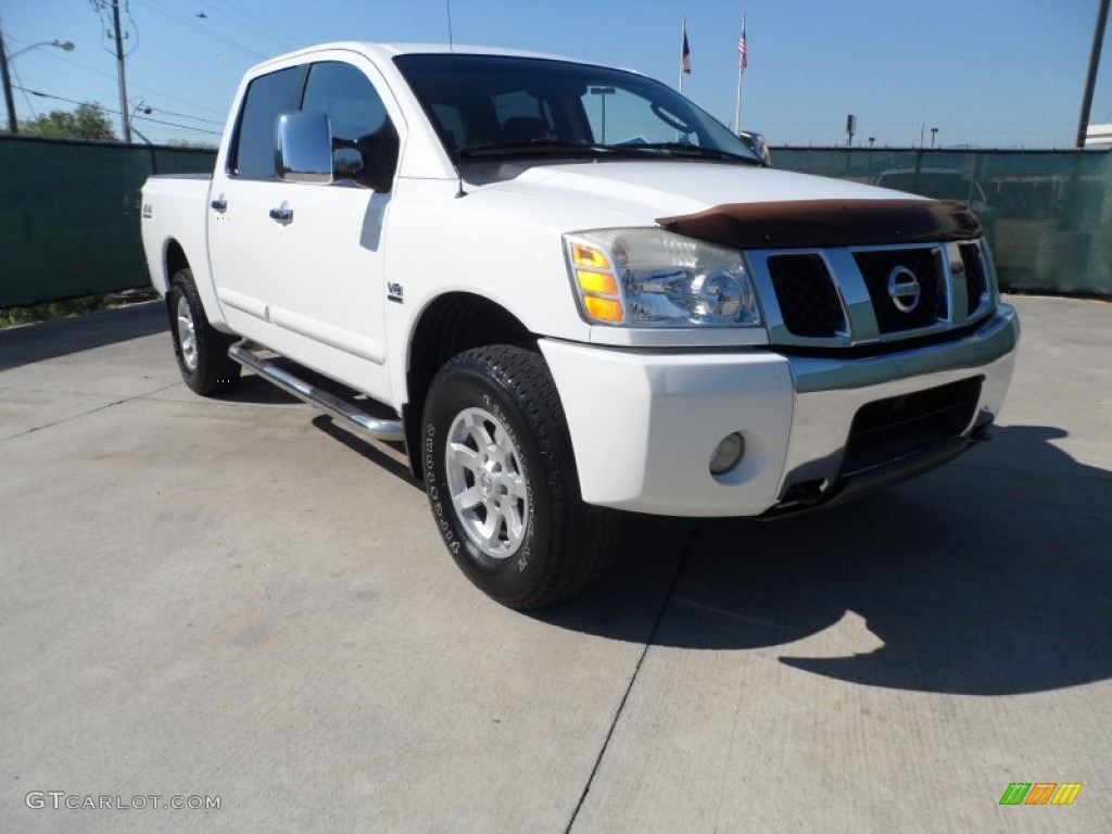 2004 Titan SE Crew Cab 4x4 - White / Graphite/Titanium photo #1