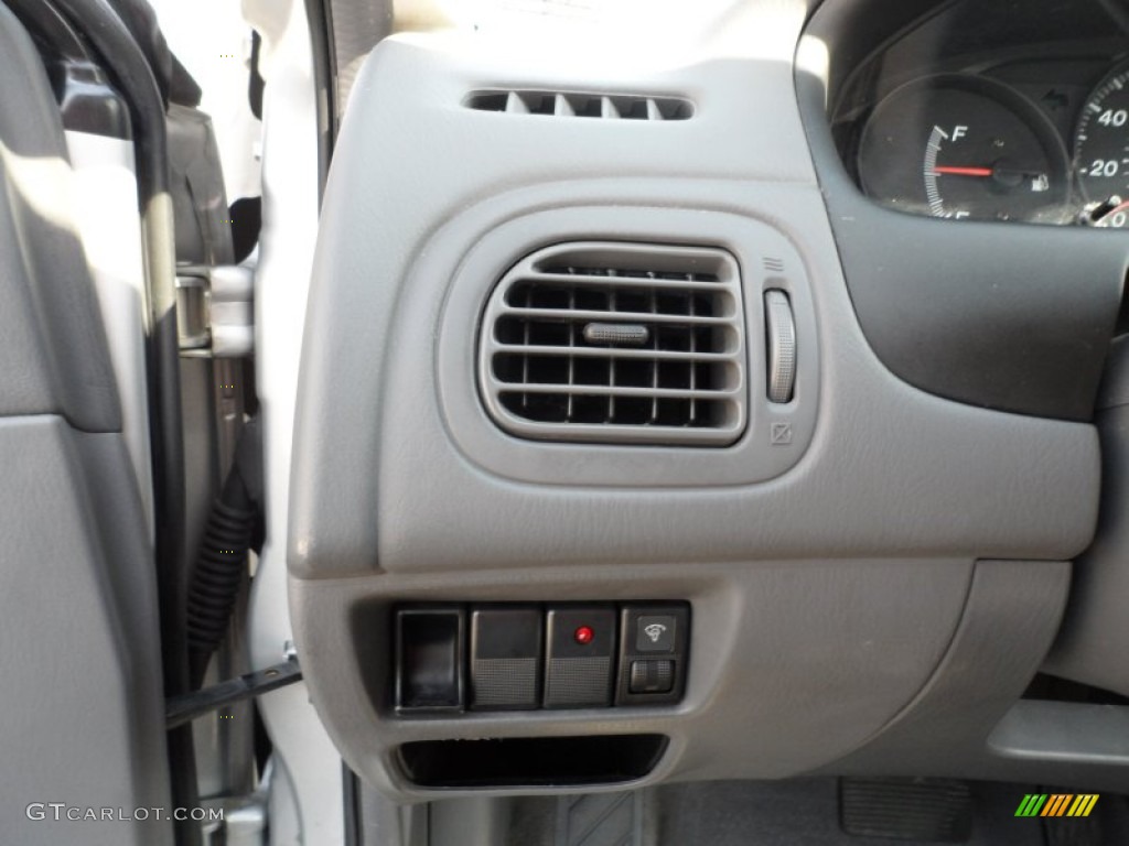 2000 Protege DX - Highlight Silver Metallic / Gray photo #45