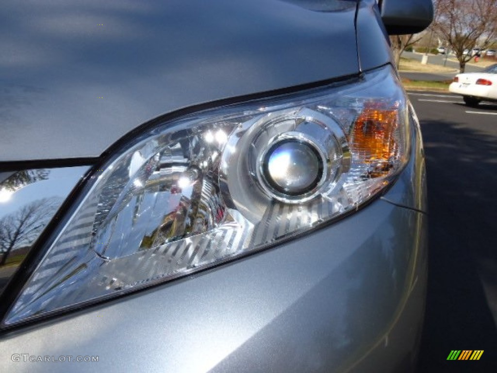 2012 Sienna XLE AWD - Silver Sky Metallic / Light Gray photo #15