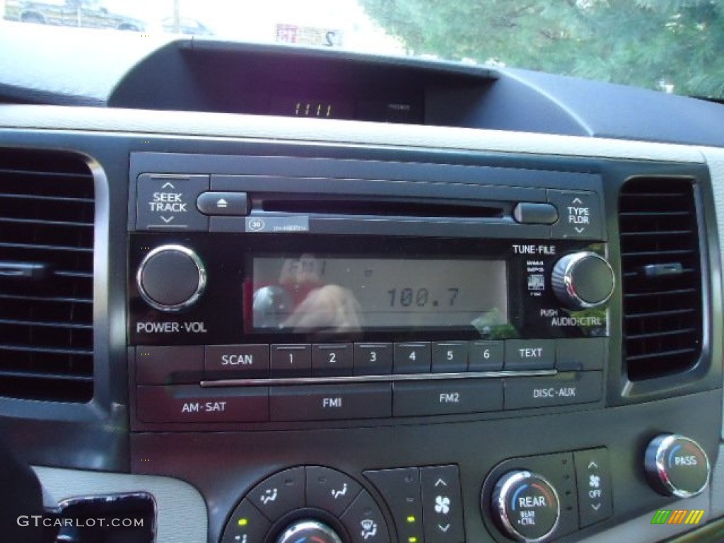 2012 Toyota Sienna V6 Audio System Photos