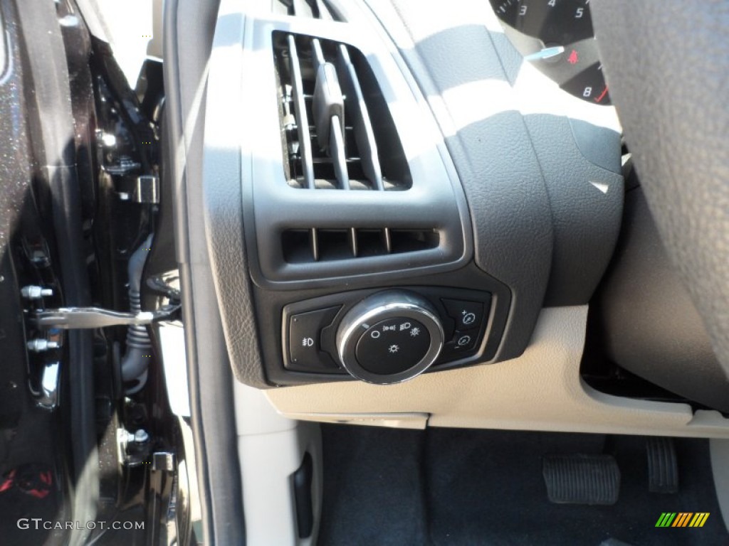 2012 Focus SE Sedan - Tuxedo Black Metallic / Stone photo #34