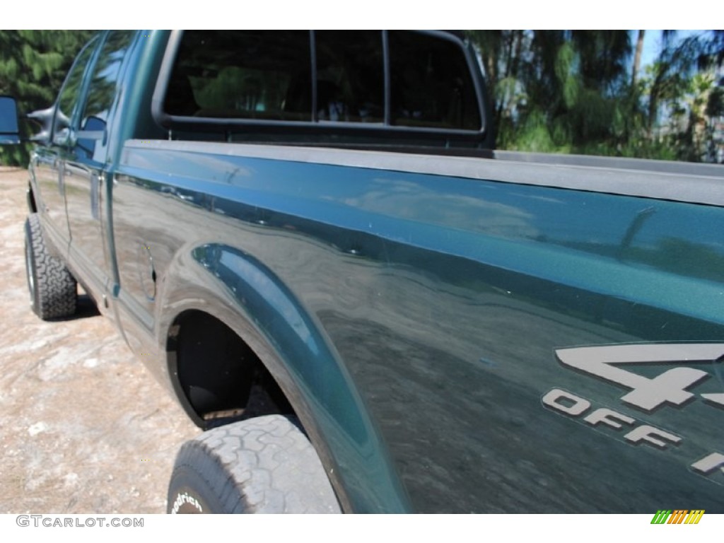 2002 F250 Super Duty Lariat Crew Cab 4x4 - Dark Highland Green Metallic / Medium Parchment photo #22