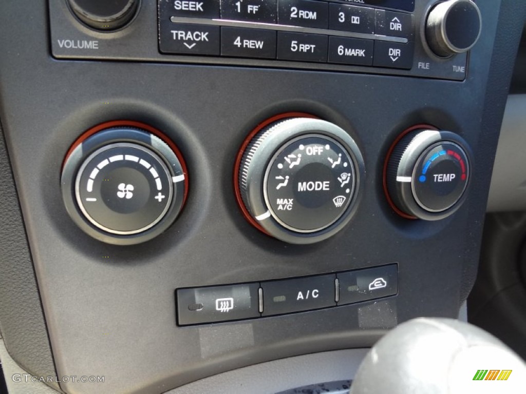 2007 Kia Rondo EX Controls Photo #62966522