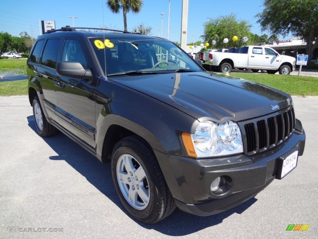 2006 Grand Cherokee Laredo - Dark Khaki Pearl / Khaki photo #11