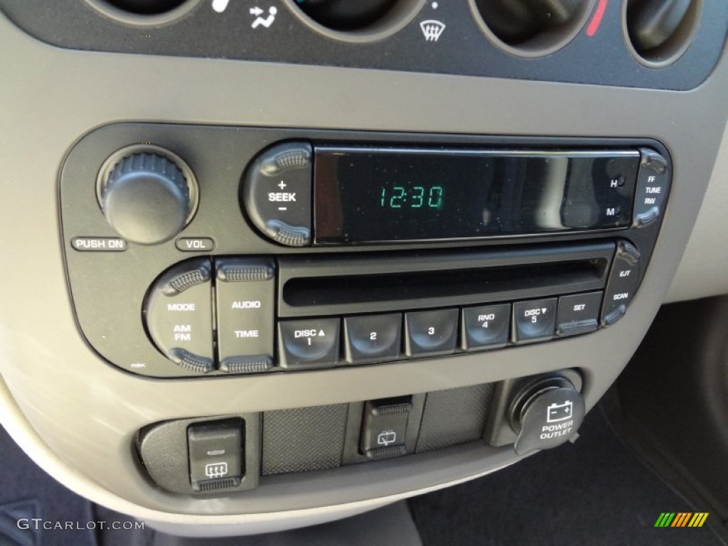 2005 Chrysler PT Cruiser Touring Audio System Photos