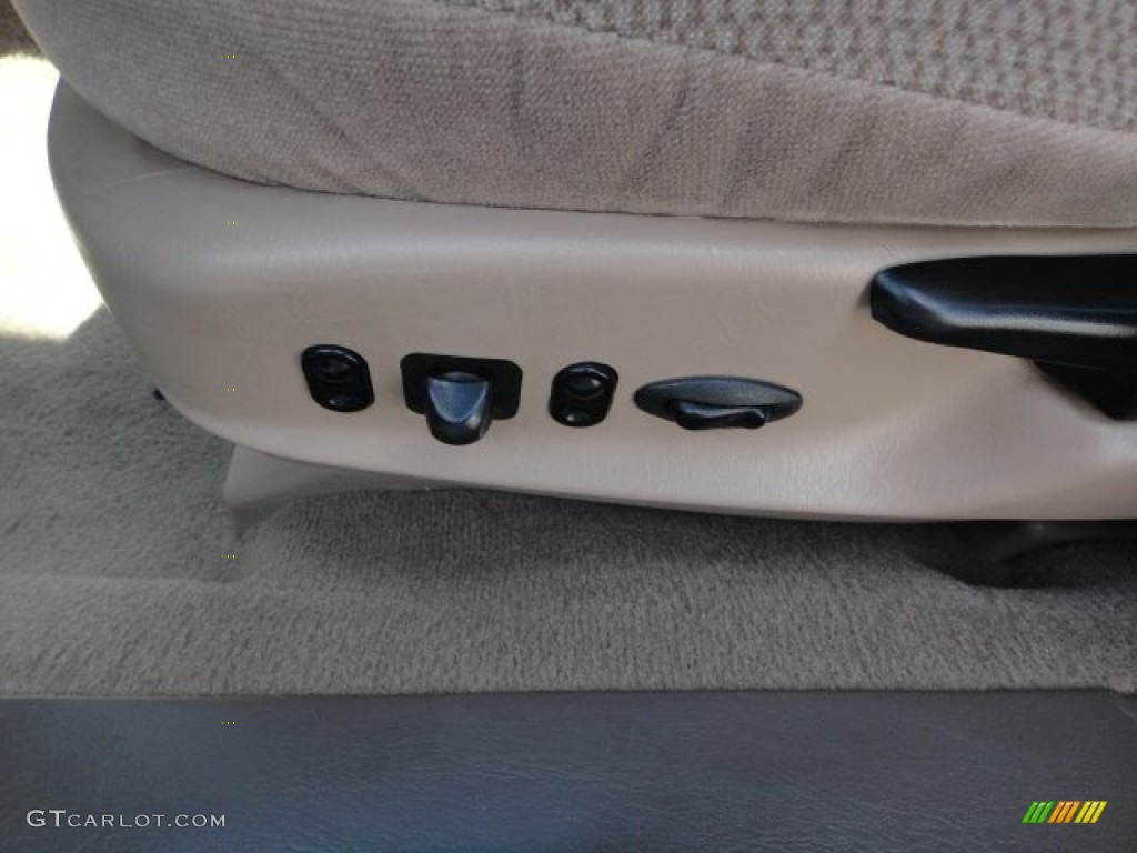 1999 Taurus SE Wagon - Light Prairie Tan Metallic / Medium Prairie Tan photo #21
