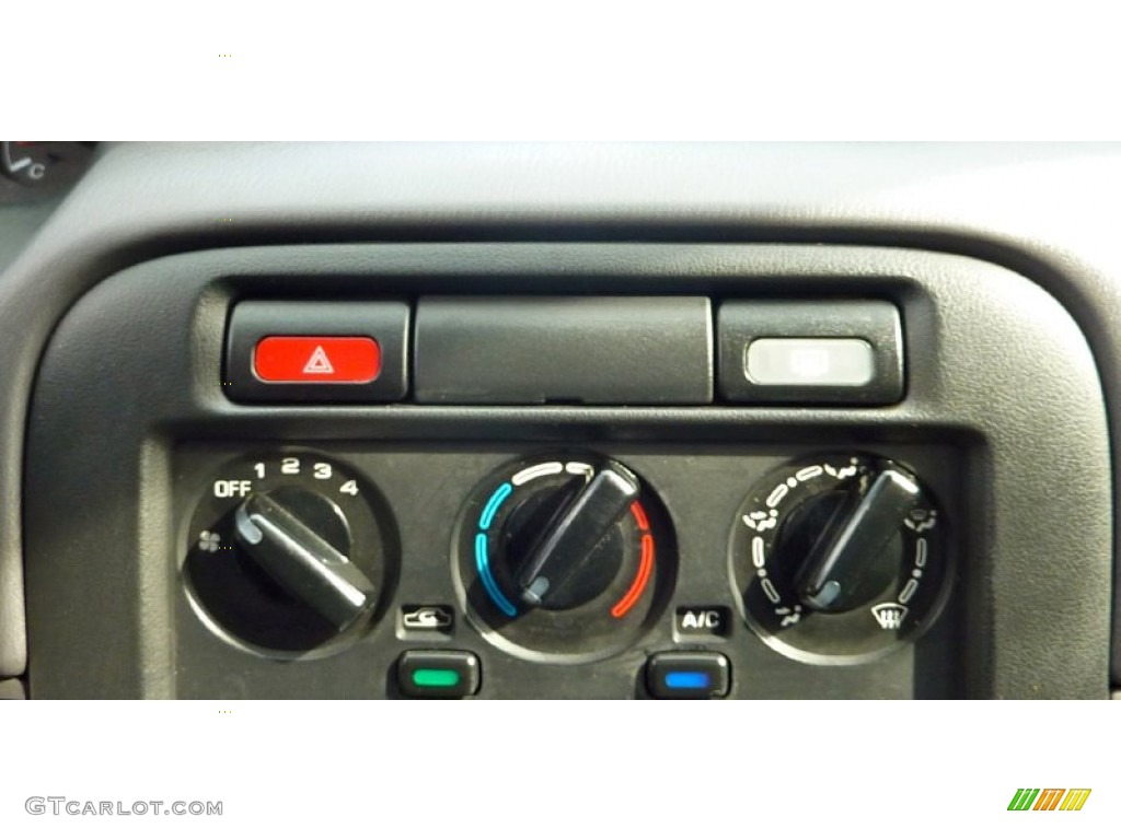 1998 Nissan 200SX SE Coupe Controls Photos