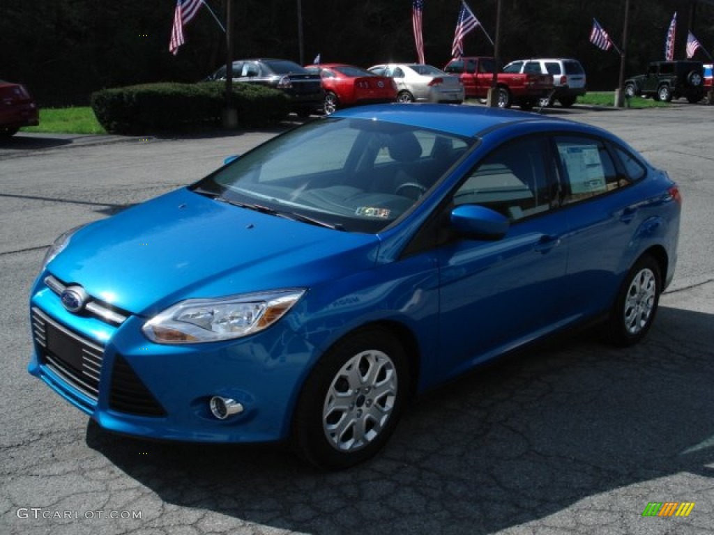 2012 Focus SE Sedan - Blue Candy Metallic / Charcoal Black photo #4