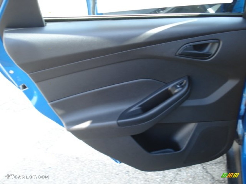 2012 Focus SE Sedan - Blue Candy Metallic / Charcoal Black photo #14