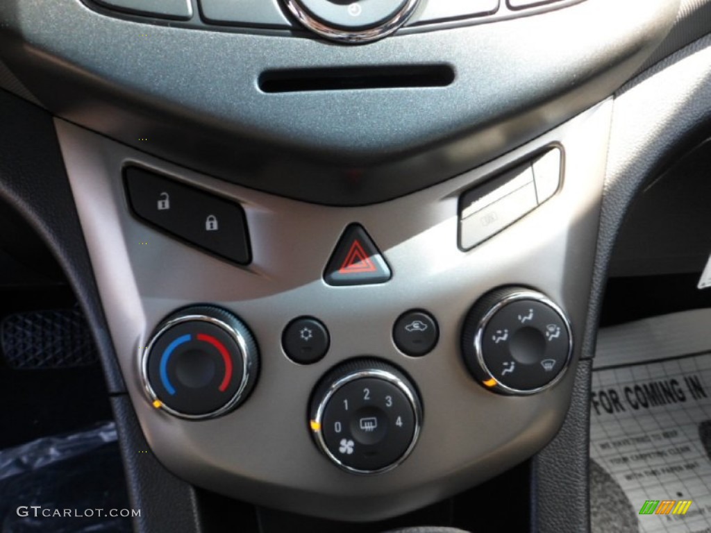 2012 Sonic LT Sedan - Silver Ice Metallic / Jet Black/Dark Titanium photo #18