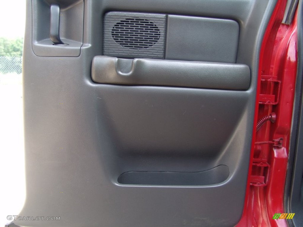 2004 Silverado 1500 LS Extended Cab - Victory Red / Dark Charcoal photo #15