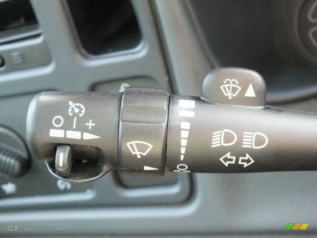 2004 GMC Sierra 1500 Regular Cab Controls Photo #62981673