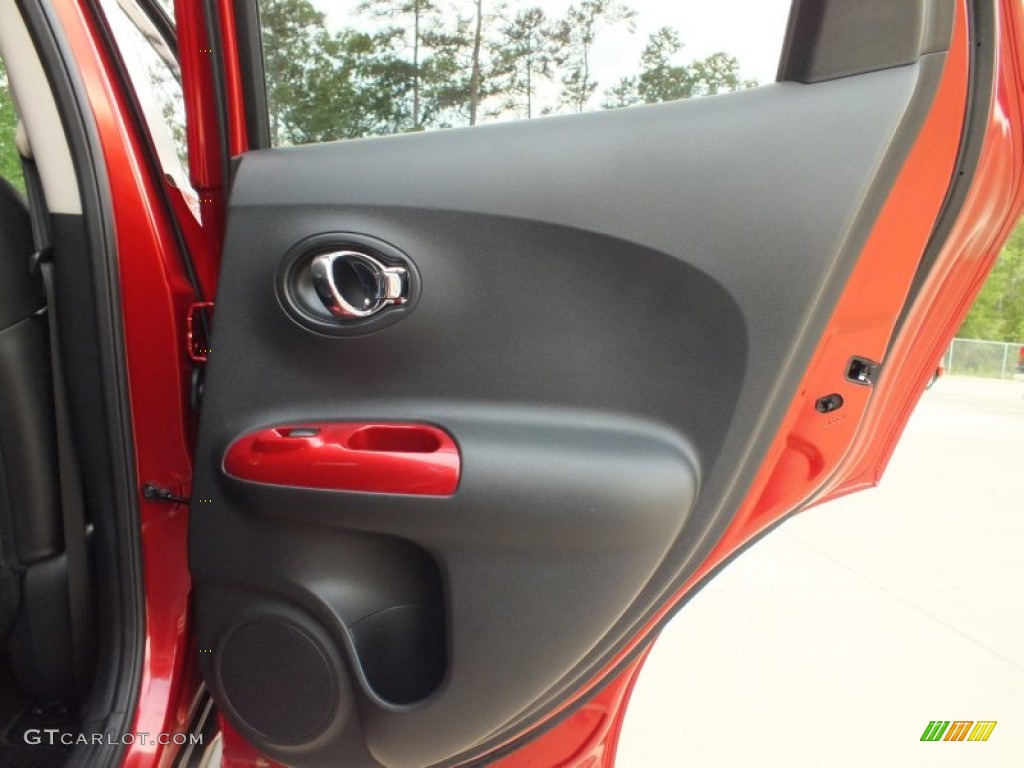 2011 Nissan Juke SL Door Panel Photos