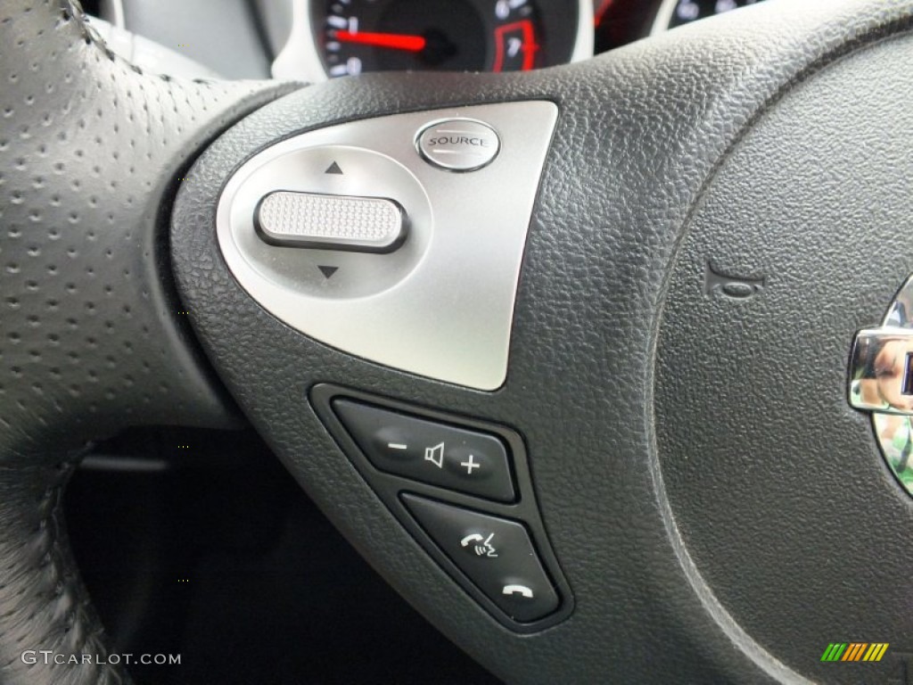 2011 Nissan Juke SL Controls Photo #62982074
