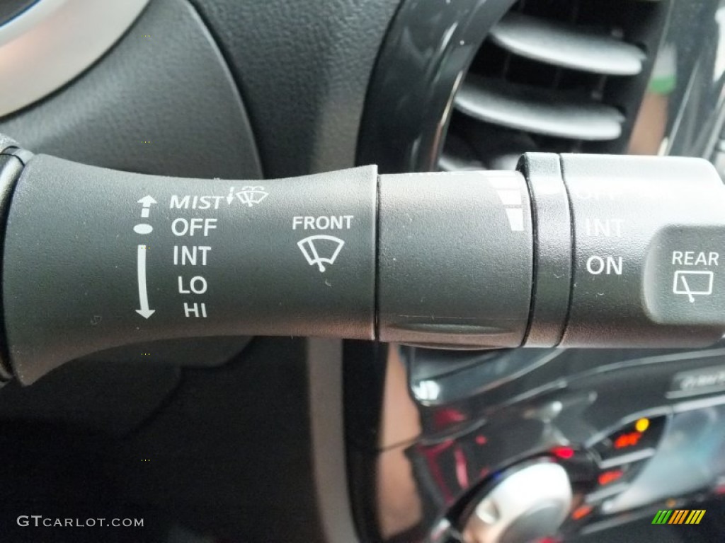 2011 Nissan Juke SL Controls Photo #62982101