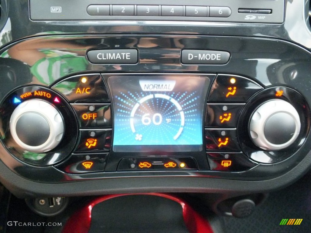 2011 Nissan Juke SL Controls Photo #62982151