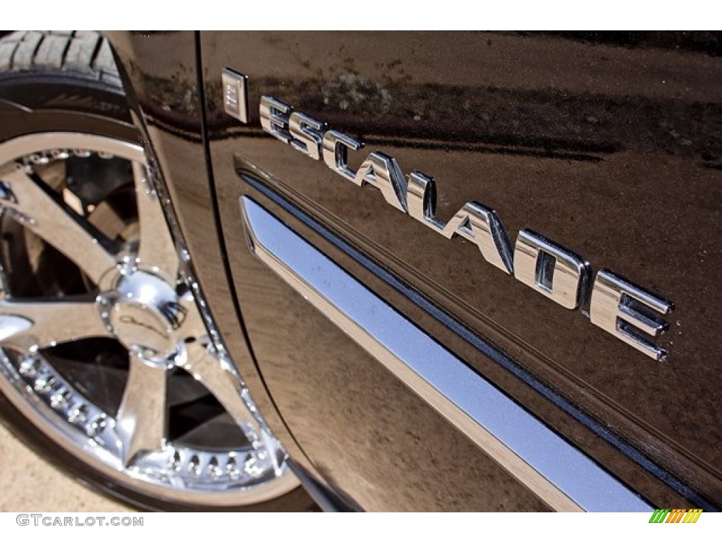 2009 Cadillac Escalade AWD Marks and Logos Photos