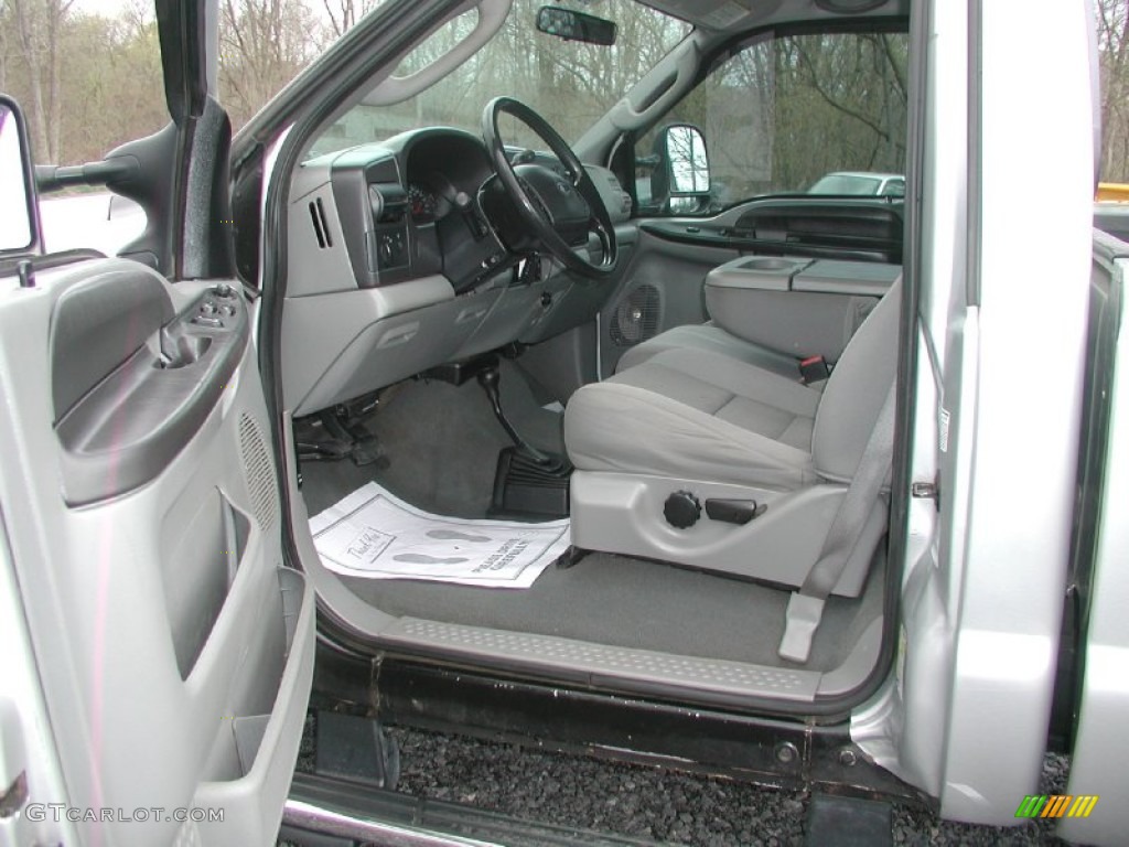 Medium Flint Interior 2006 Ford F350 Super Duty XLT Regular Cab 4x4 Photo #62999933